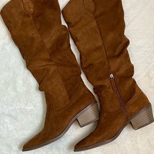 Scoop Suede Cowboy scrunch boots size 8